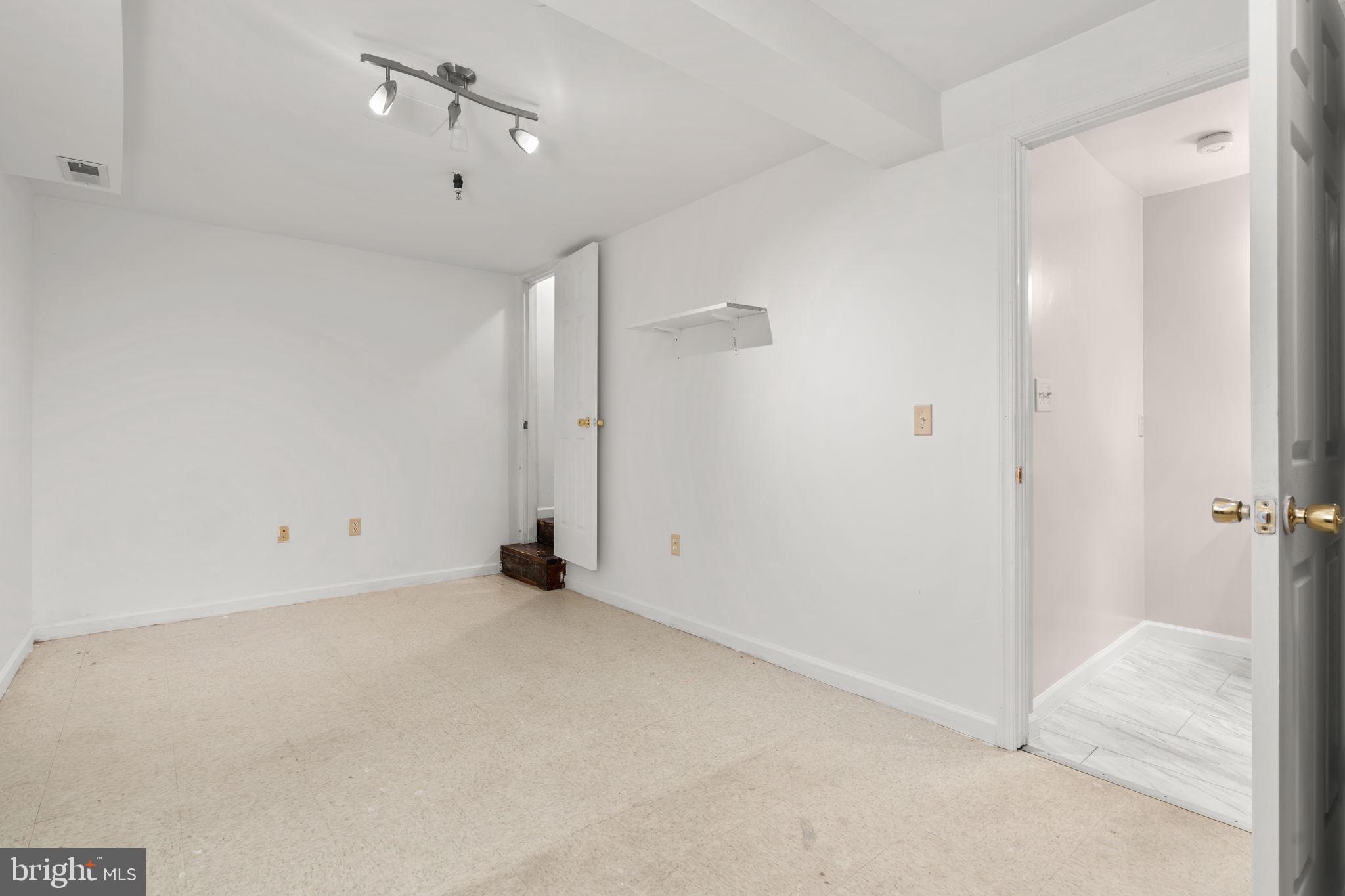 HUTCHINSON COMMONS - Residential