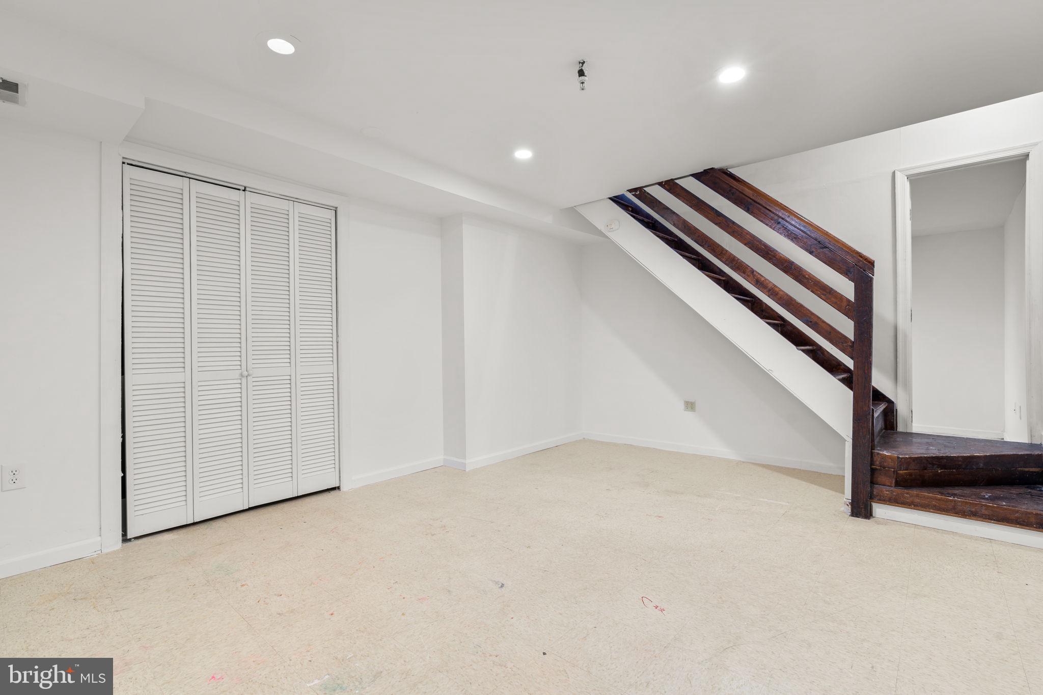 HUTCHINSON COMMONS - Residential