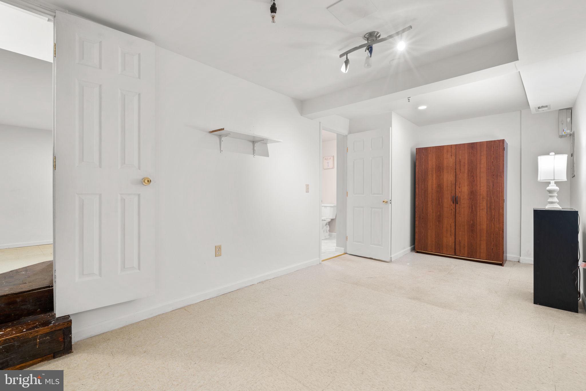 HUTCHINSON COMMONS - Residential