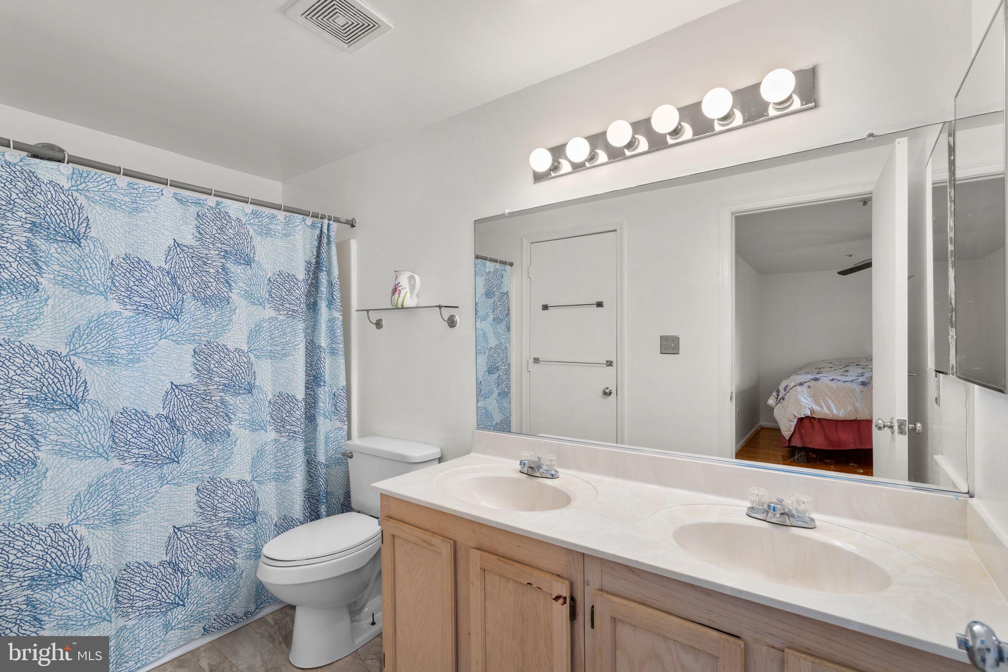 HUTCHINSON COMMONS - Residential