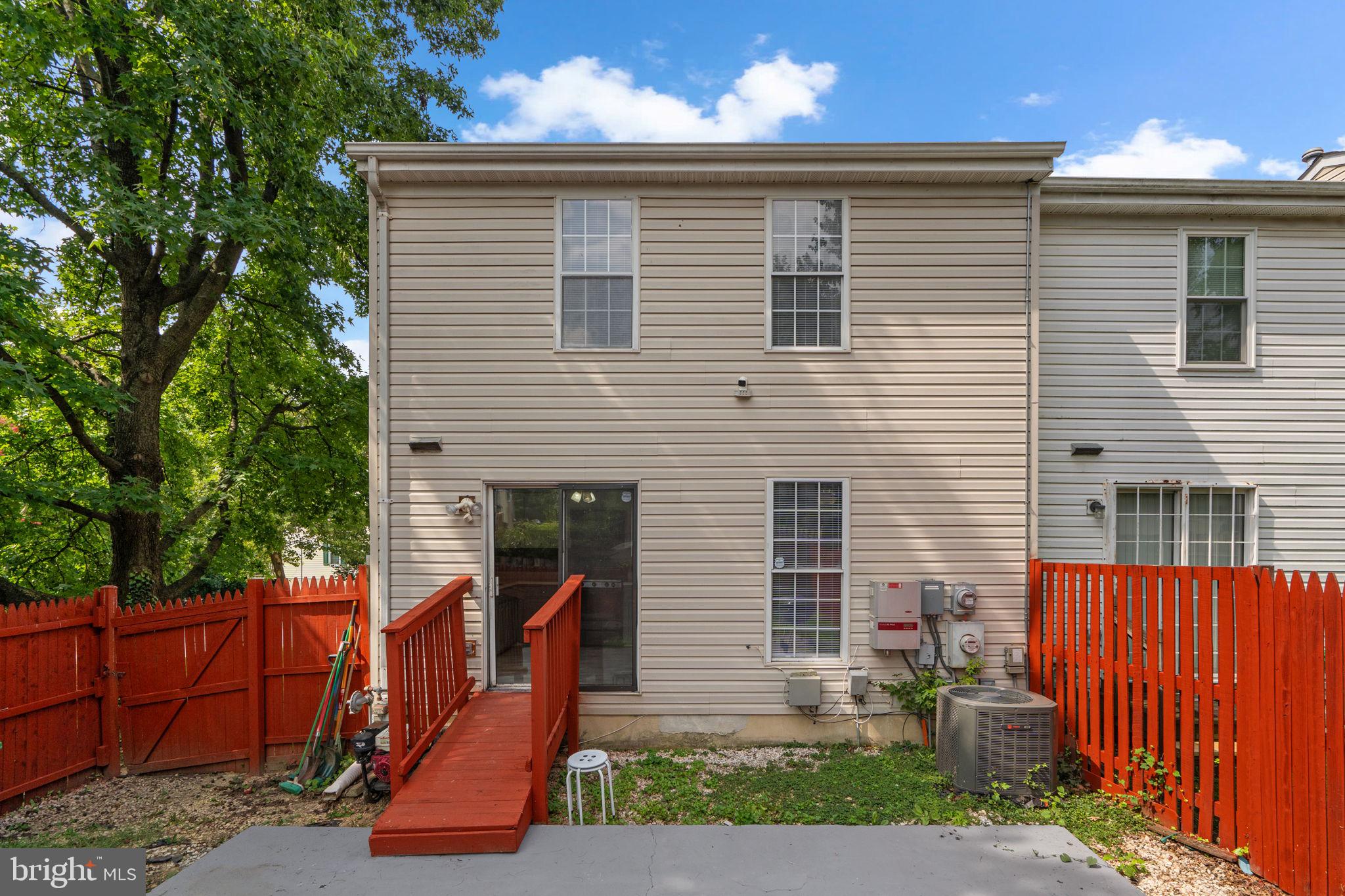 HUTCHINSON COMMONS - Residential