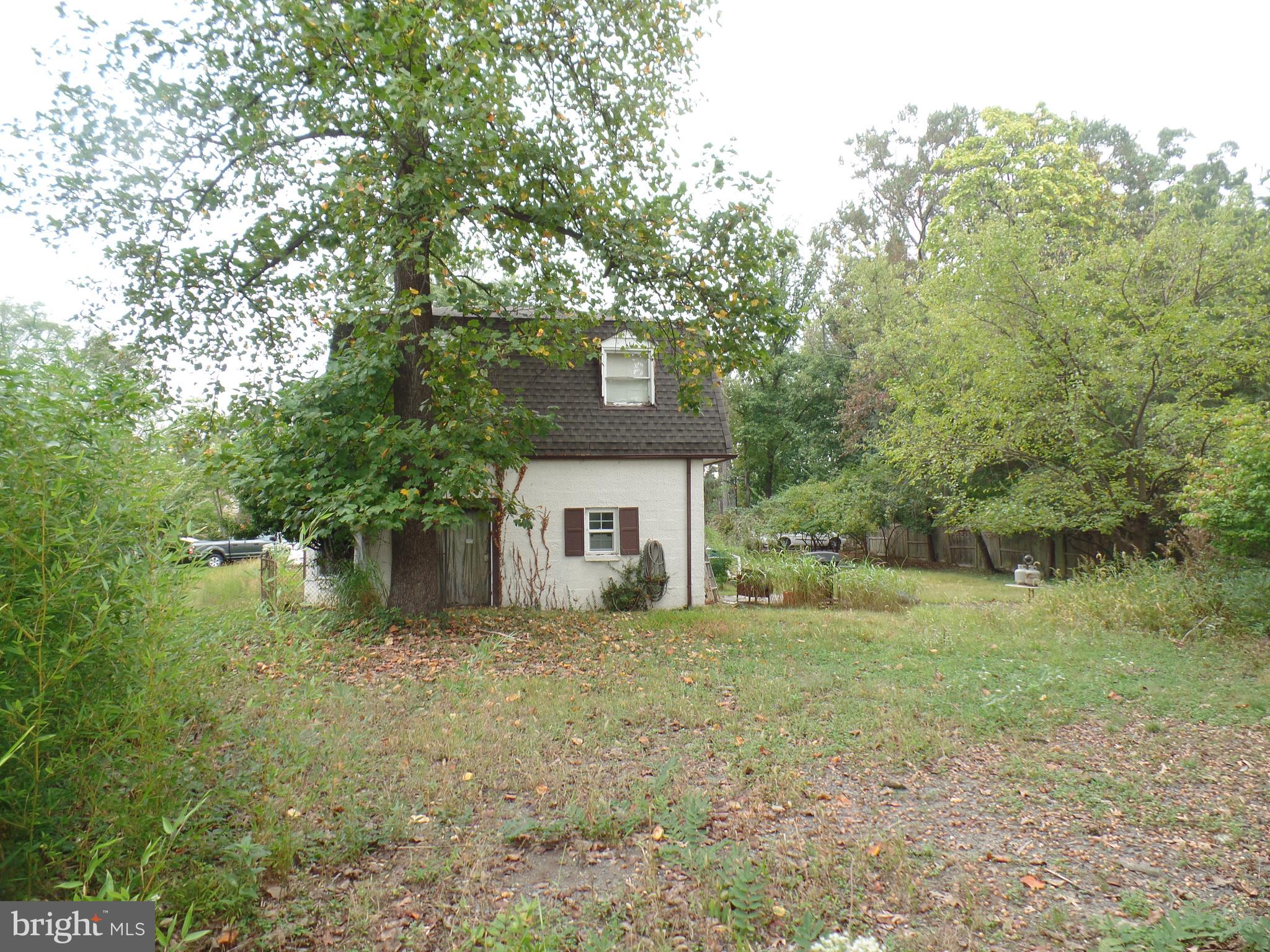 2207 SANDBURG STREET