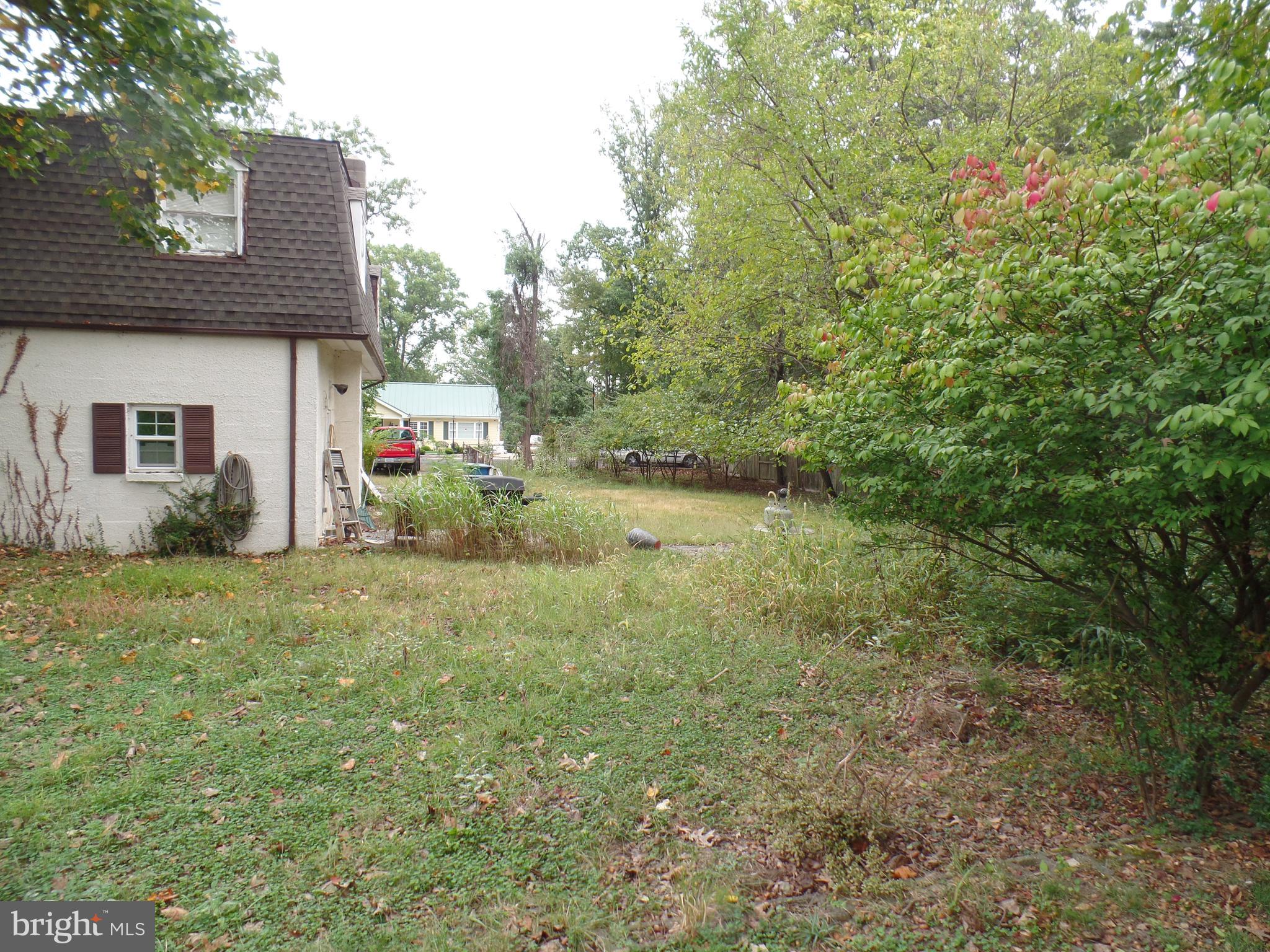 2207 SANDBURG STREET