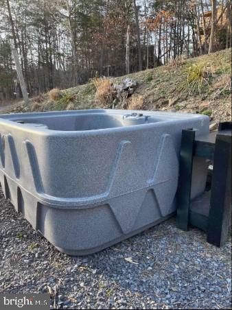 LAKEVIEW PEDESTAL - Residential