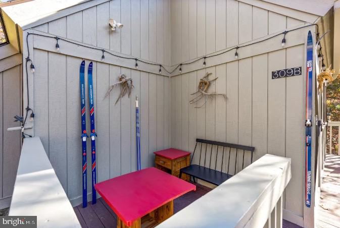 LAKEVIEW PEDESTAL - Residential