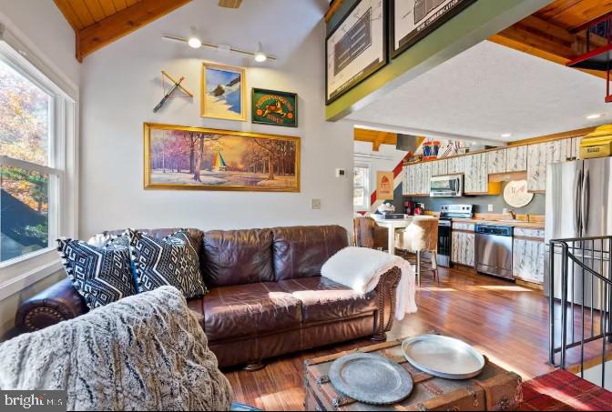 LAKEVIEW PEDESTAL - Residential