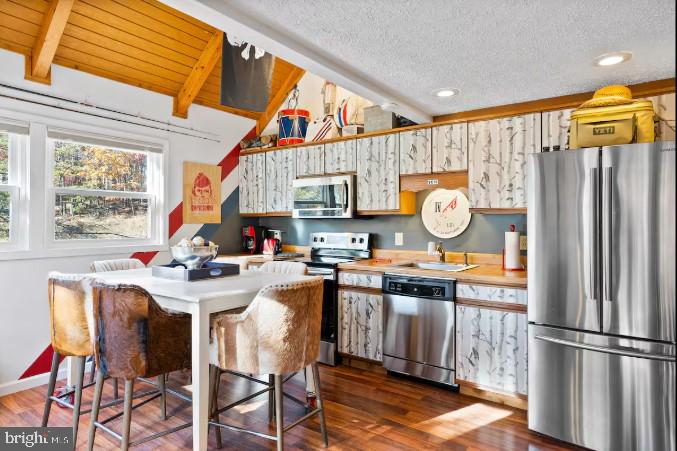 LAKEVIEW PEDESTAL - Residential