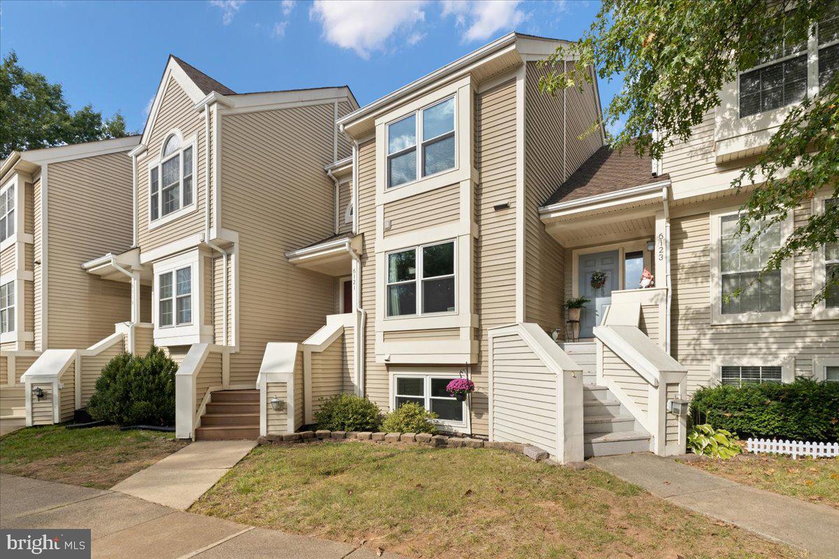 6121 STONEPATH CIRCLE