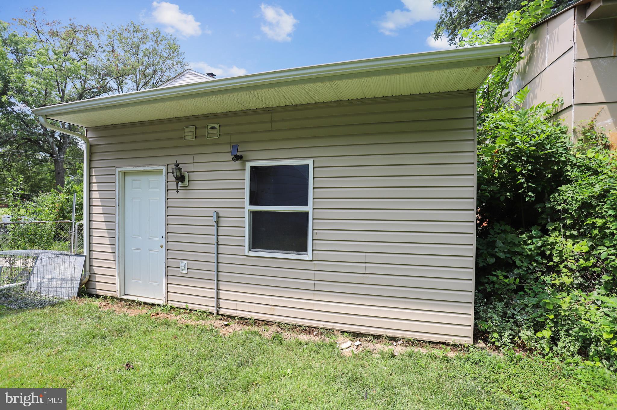 NEW CARROLLTON - Residential