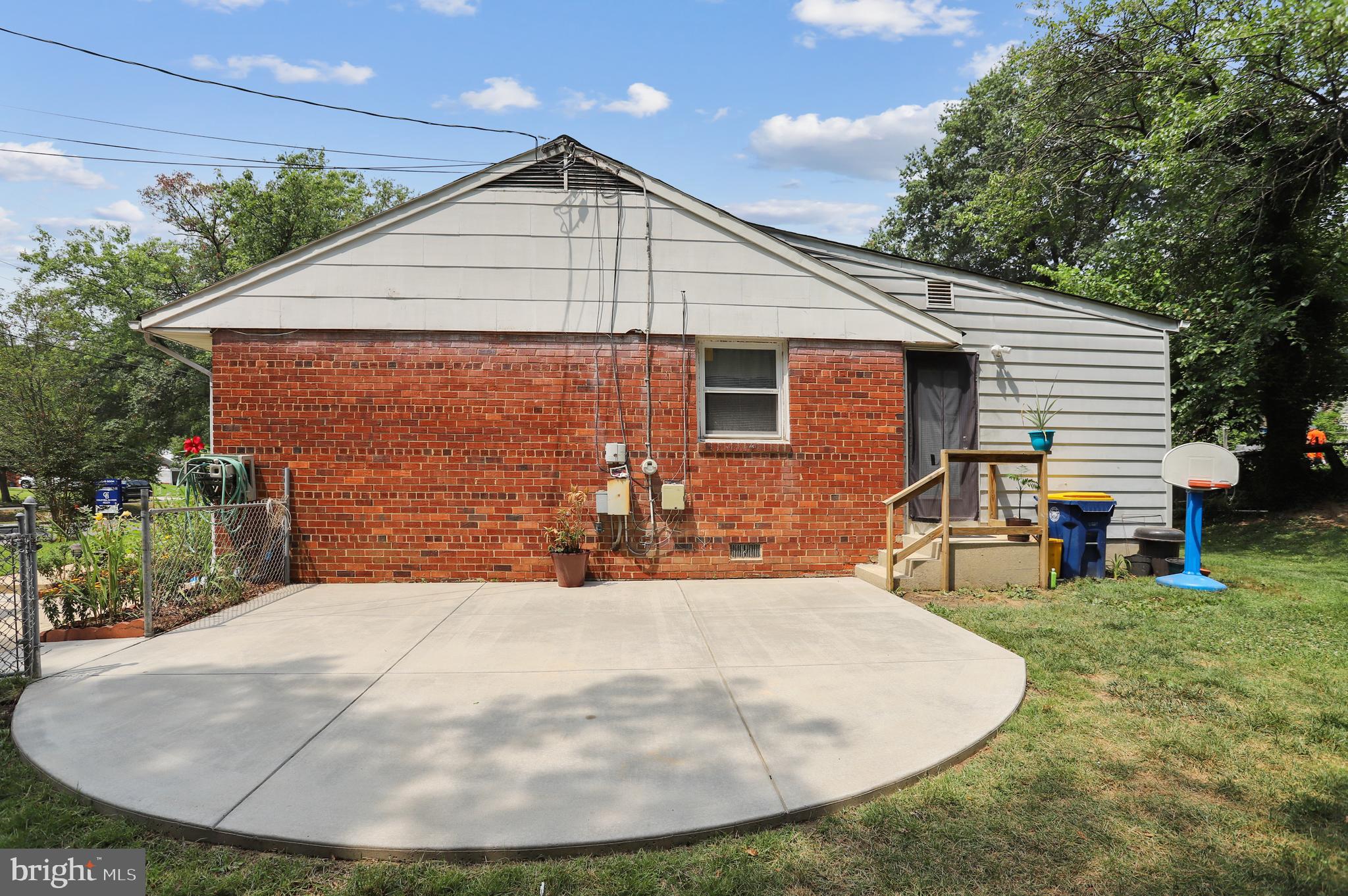 NEW CARROLLTON - Residential