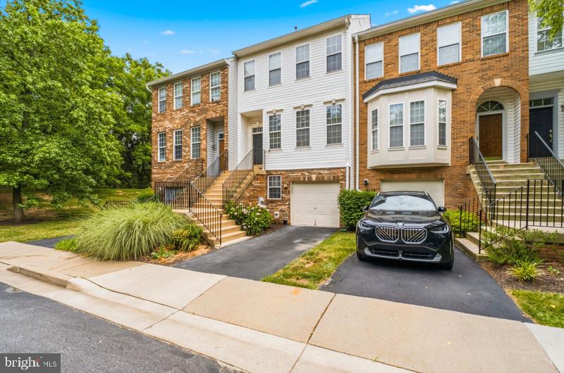 9175 CARRIAGE HOUSE LANE