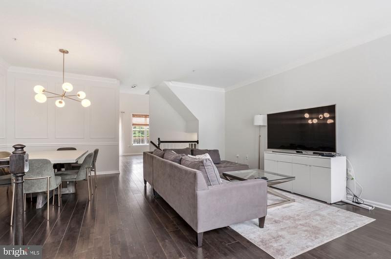 9175 CARRIAGE HOUSE LANE