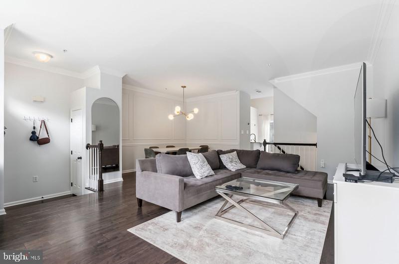 9175 CARRIAGE HOUSE LANE