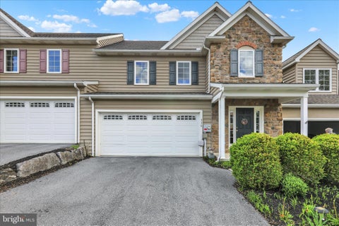 Townhouse For Sale - 330 Wendover Way<br/> LANCASTER, PA 17603