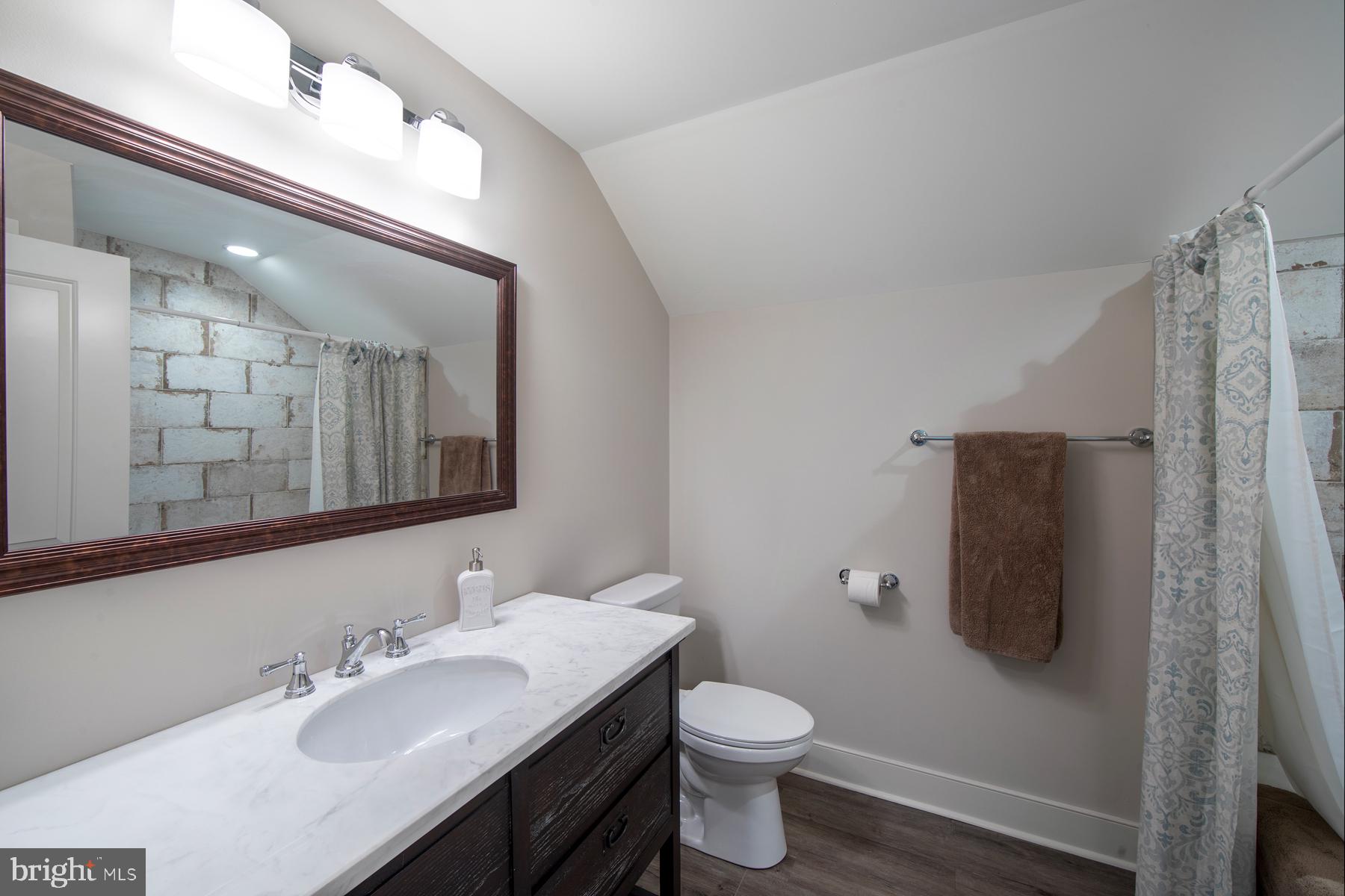 RADNOR HUNT - Residential Lease