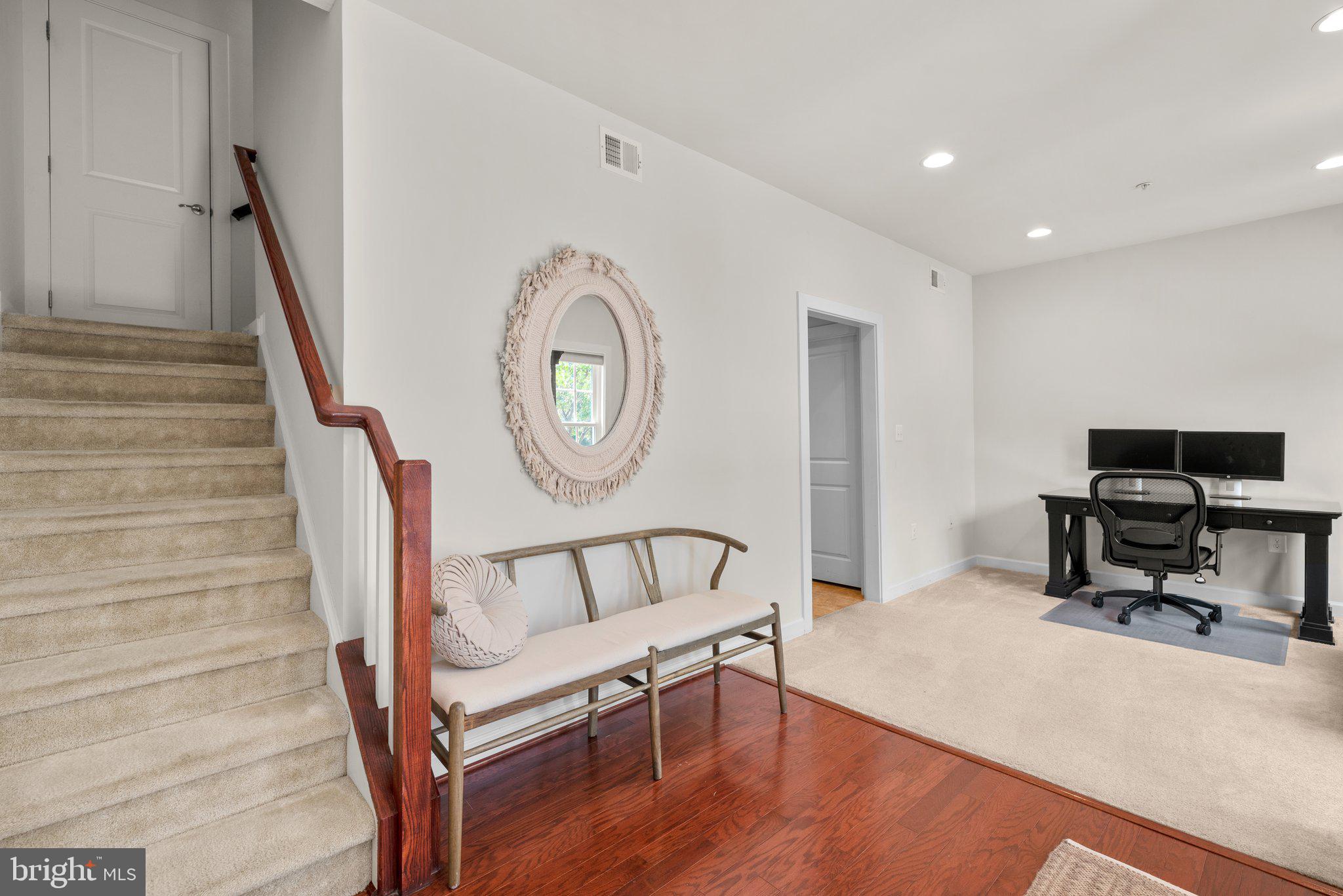 AUTUMN RIVER - Residential