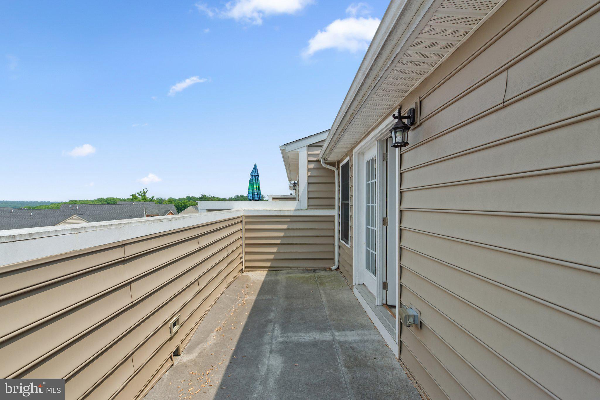 AUTUMN RIVER - Residential