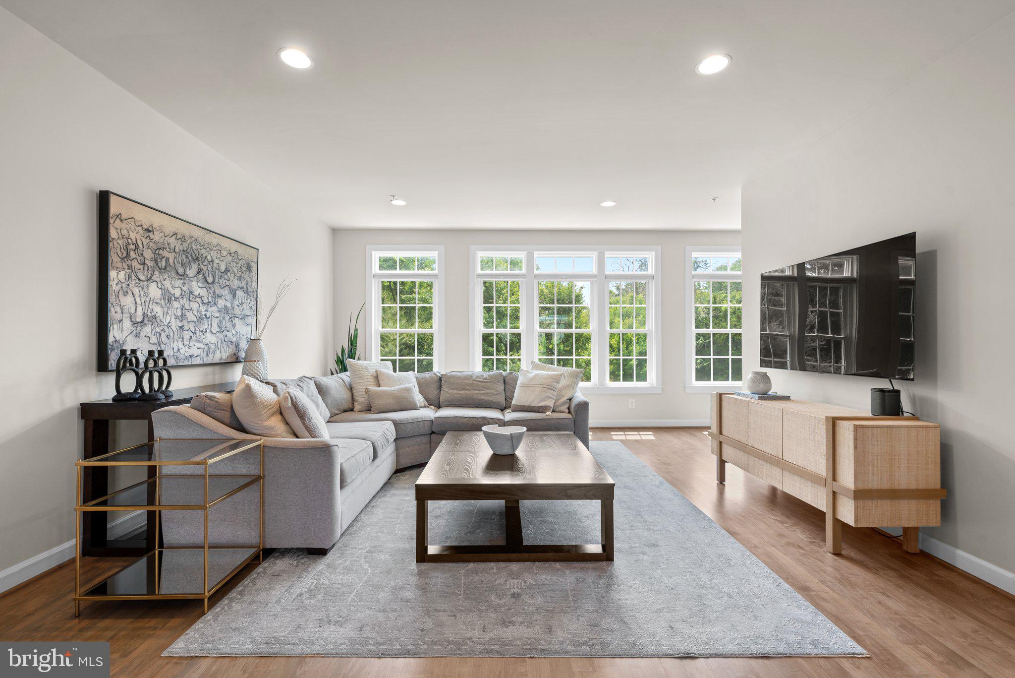 AUTUMN RIVER - Residential