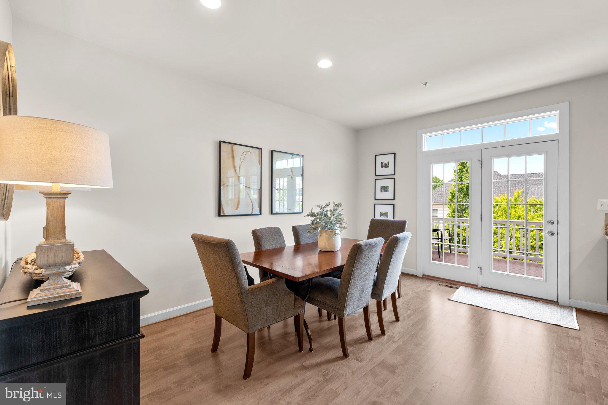 AUTUMN RIVER - Residential