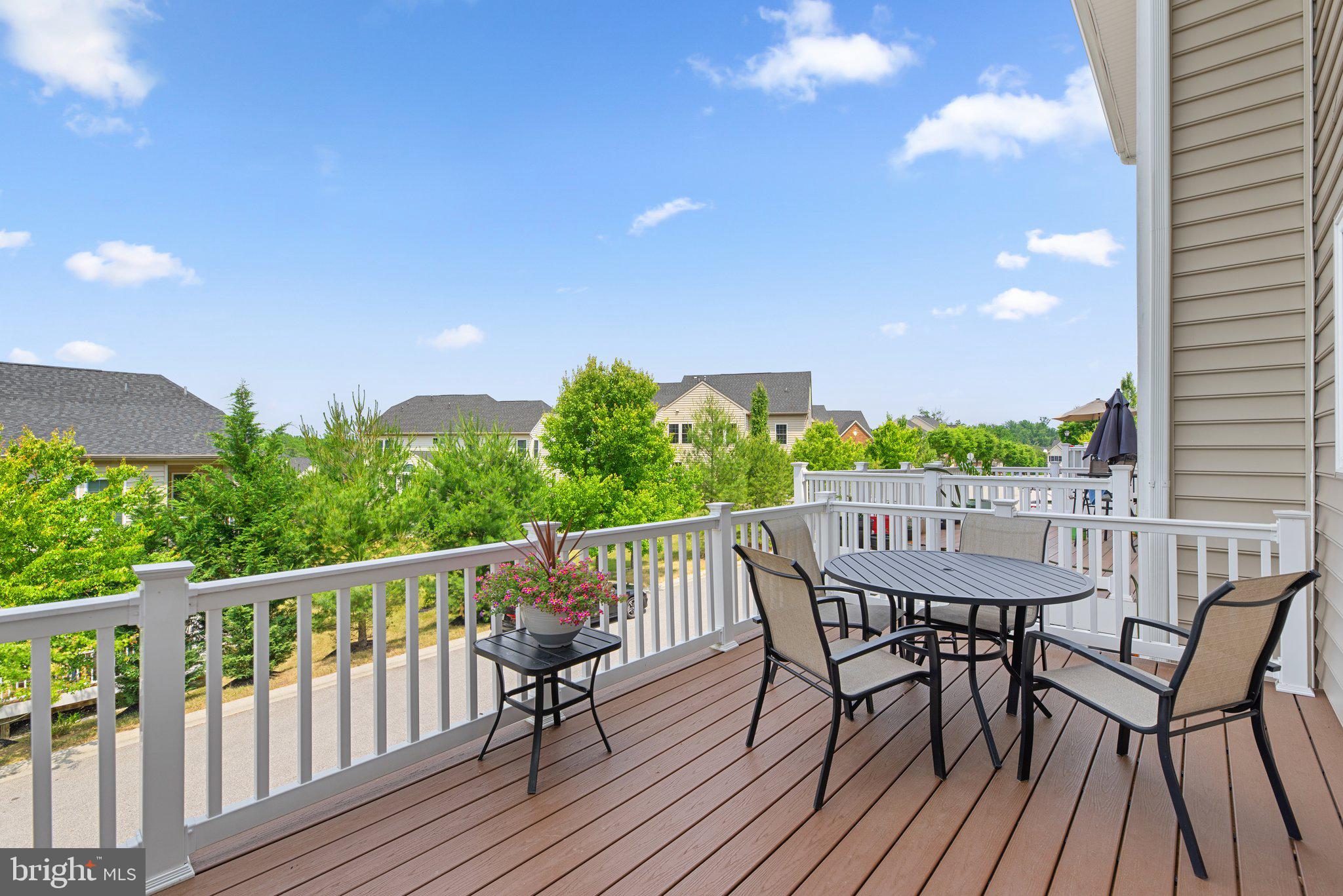 AUTUMN RIVER - Residential