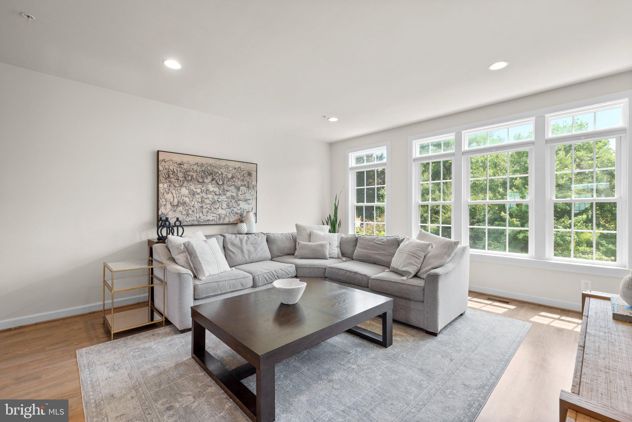 AUTUMN RIVER - Residential