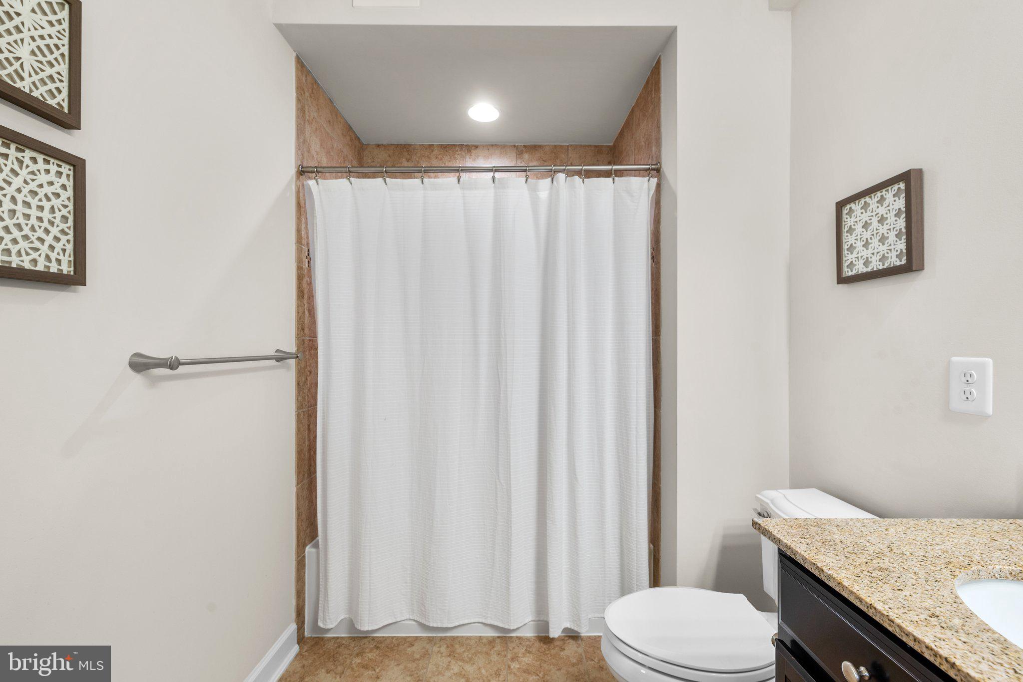 AUTUMN RIVER - Residential