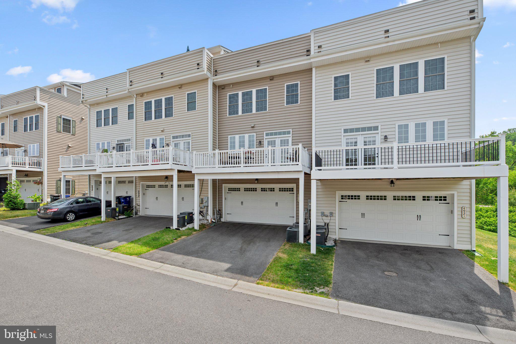 AUTUMN RIVER - Residential