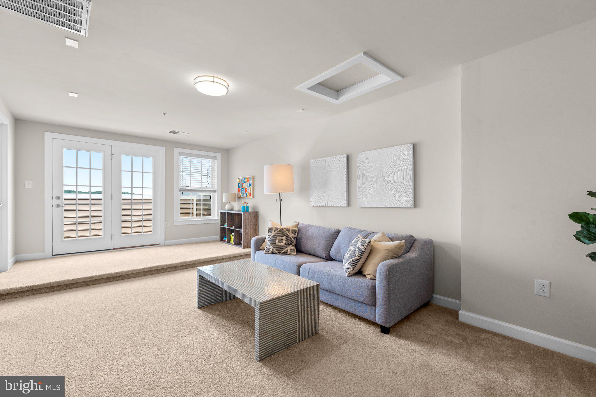 AUTUMN RIVER - Residential