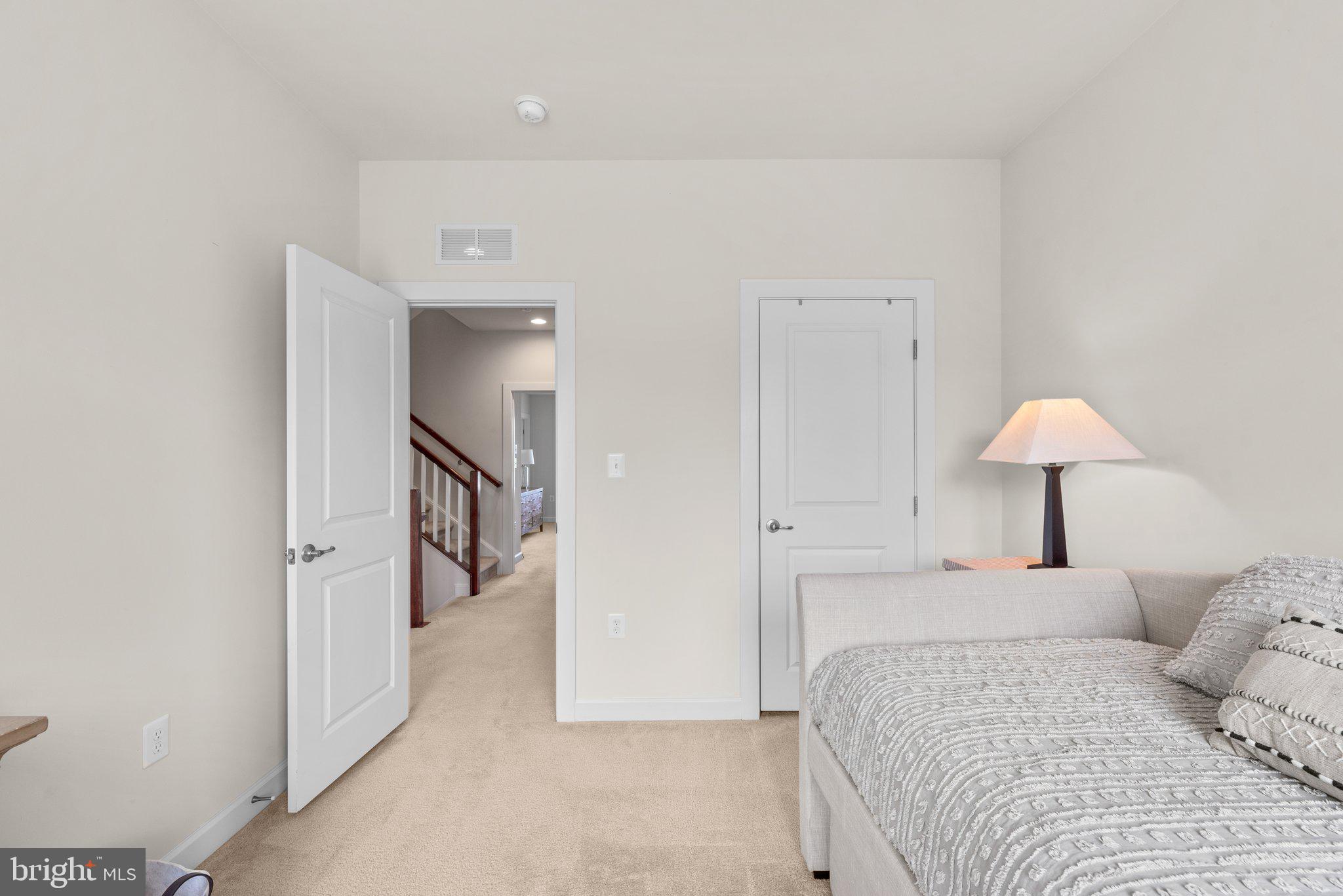 AUTUMN RIVER - Residential