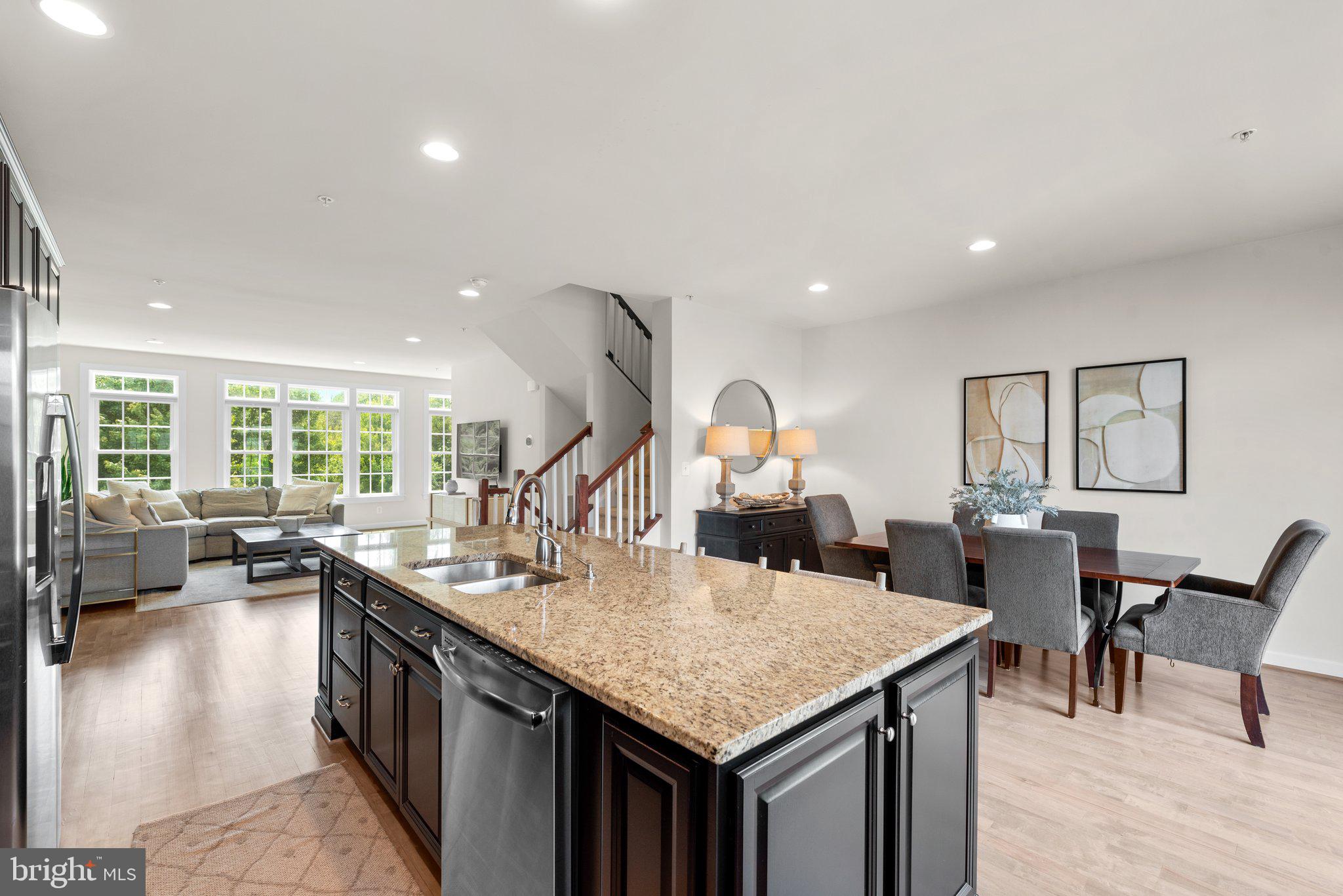 AUTUMN RIVER - Residential