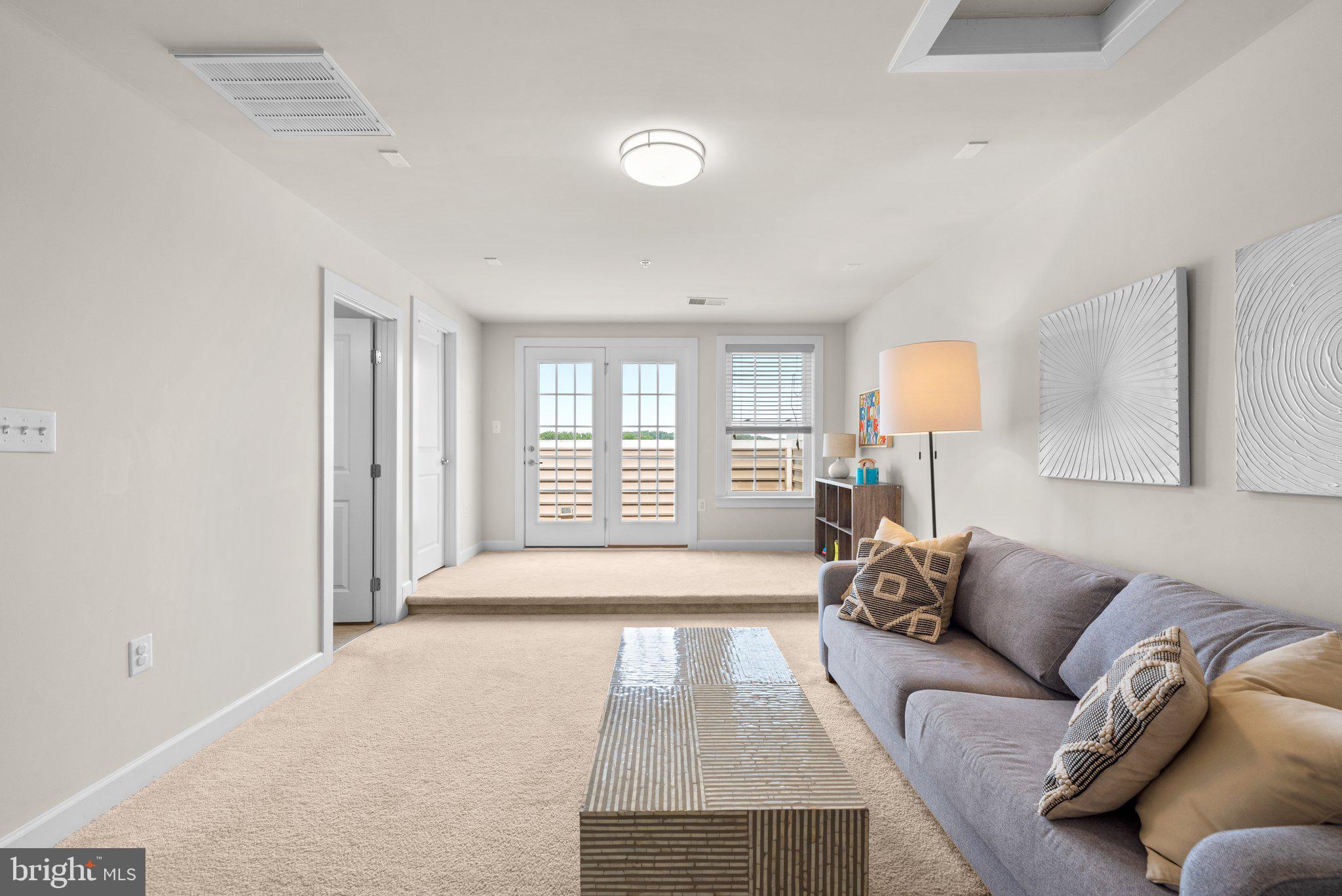 AUTUMN RIVER - Residential