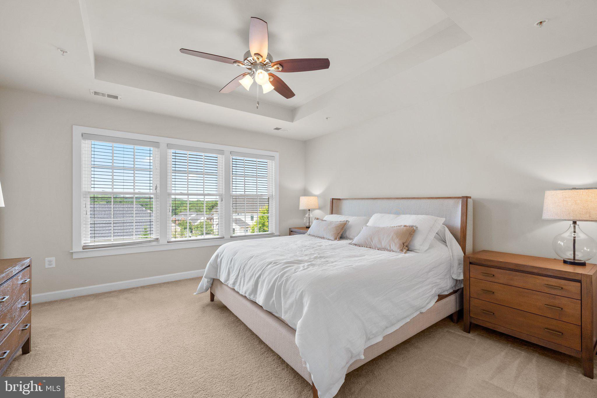 AUTUMN RIVER - Residential