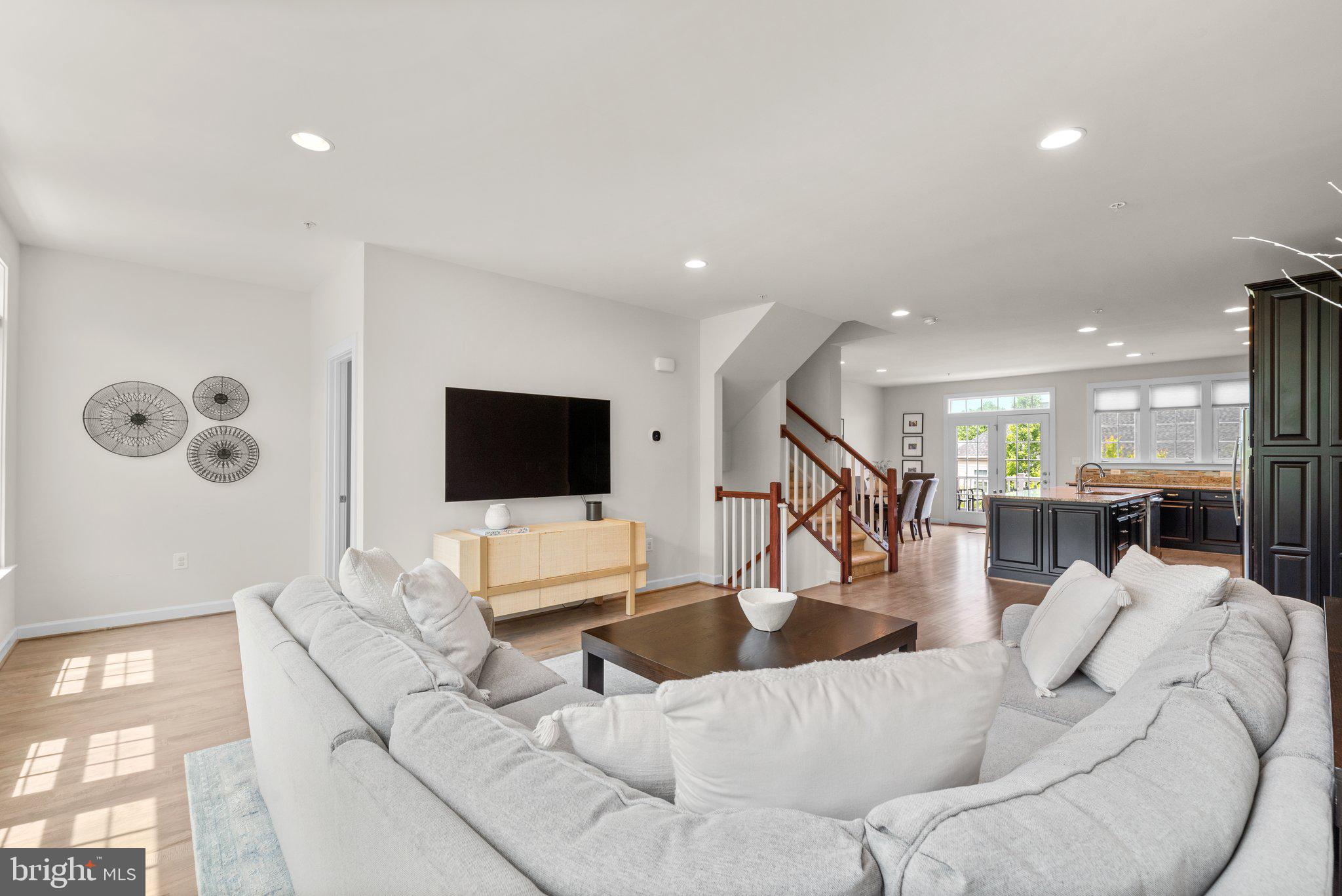 AUTUMN RIVER - Residential