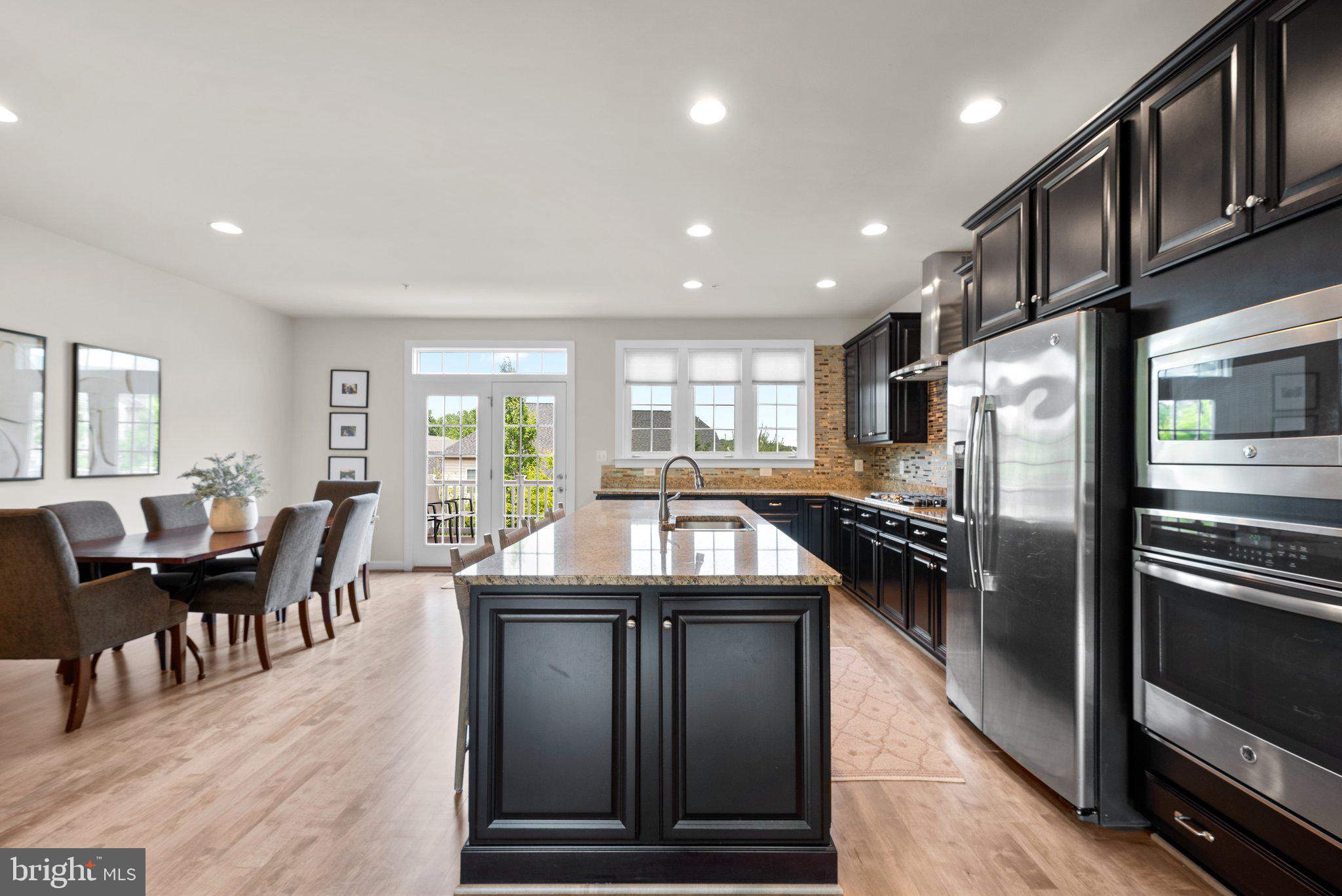 AUTUMN RIVER - Residential