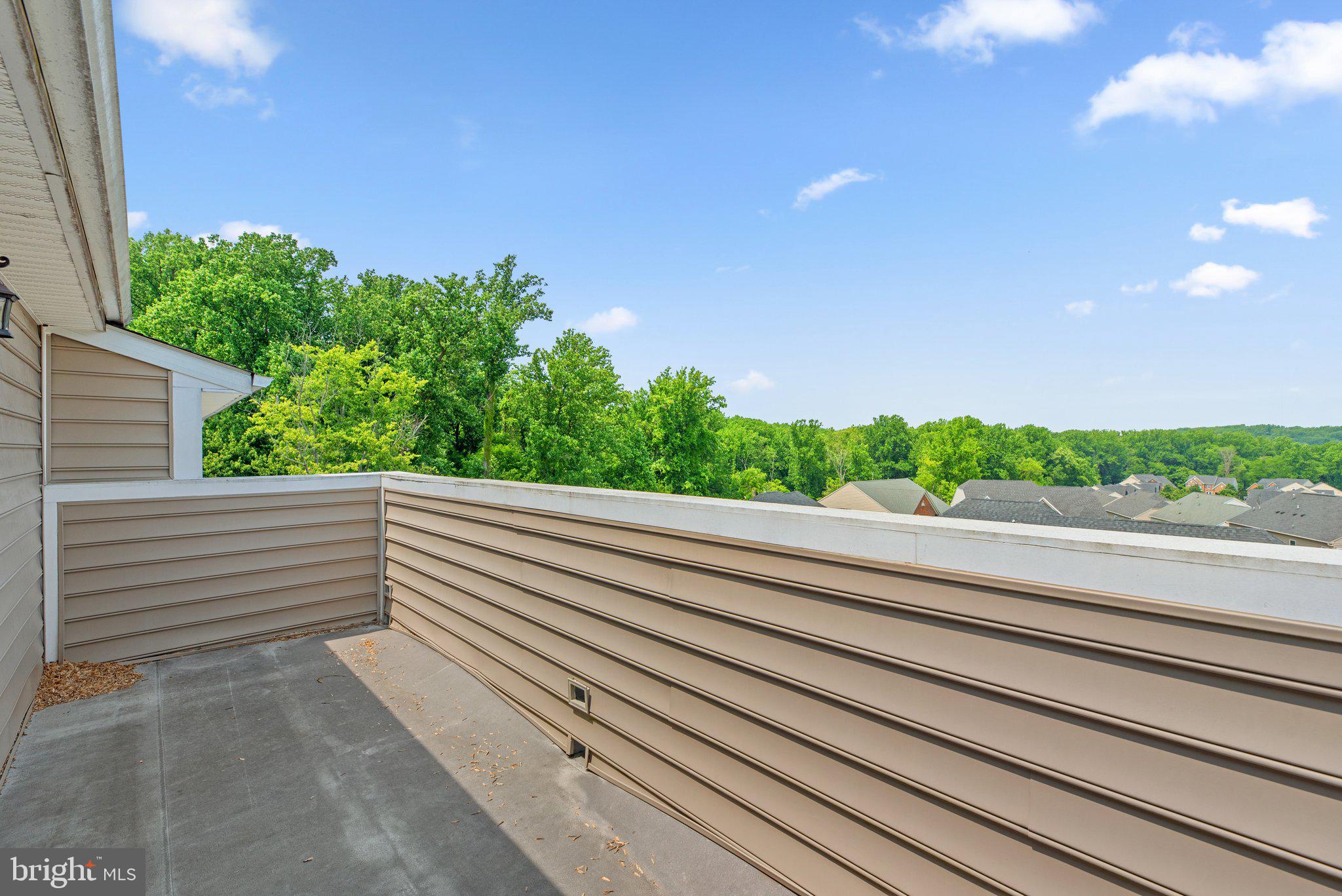 AUTUMN RIVER - Residential