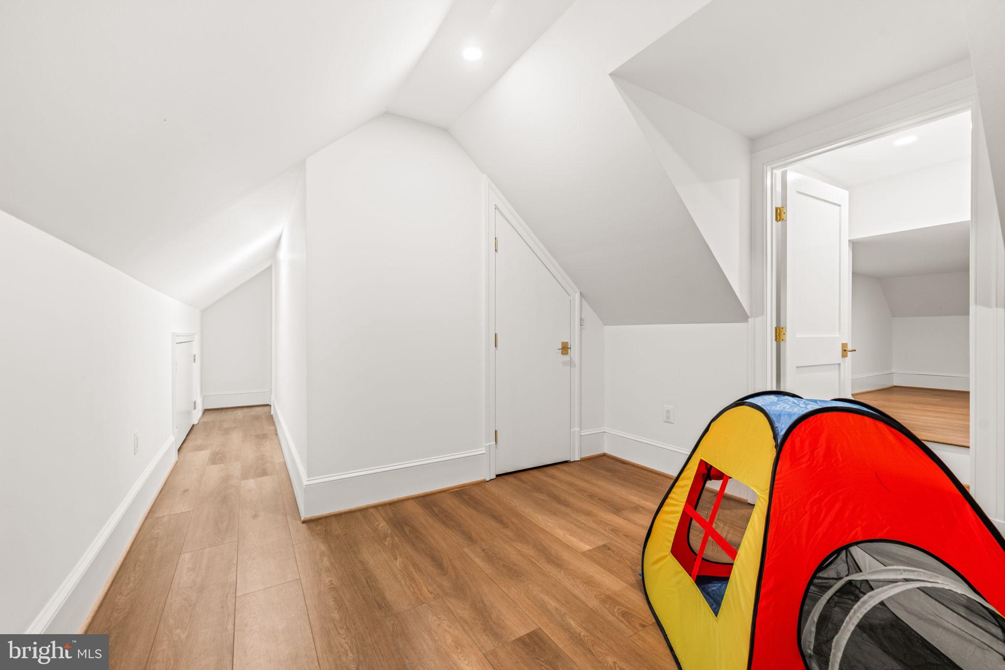 ROSEMONT - Residential