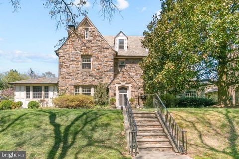 Photo of 2 E Highfield Road, BALTIMORE, MD 21218 (MLS # MDBA2208712)