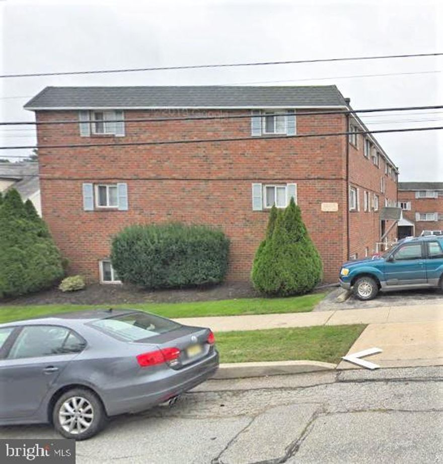 One bedroom ground floor apartment in the heart of Conshohocken. Very comfortable apartment has a large living room area . Spacious carpeted bedroom with a huge wall to wall closet along one wall. Kitchen with plenty of cabinet and counter space ... Short walk to SEPTA Rail line and Fayette Street which has lots of great restaurants bars and nightlife ... Near scenic riverside bike path that leads from Philadelphia to Valley Forge park and beyond, a large public park with jogging trail, baseball field and basketball courts ... Easy access to shopping along Ridge Pike in Plymouth Mtg ... Convenient to routes 23, Blue route (476), 76 and the PA Turnpike ... Short drive to downtown Philly, Manayunk, Plymouth Mtg, Bryn Mawr, Villanova, the Main Line and King of Prussia ... Laundry facilities are on premises and plenty of parking ... Cats allowed, Smoke Free.