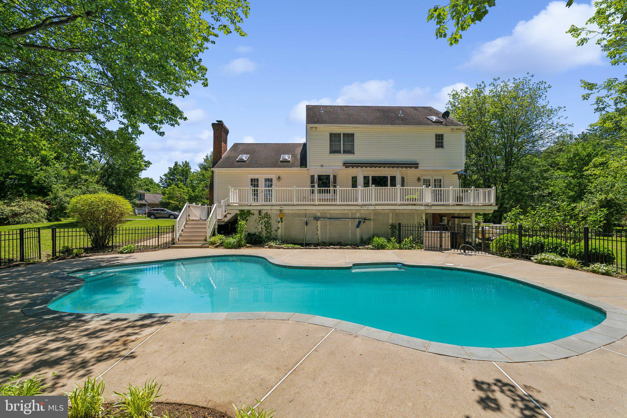 ENGLISH MEADOWS - Residential