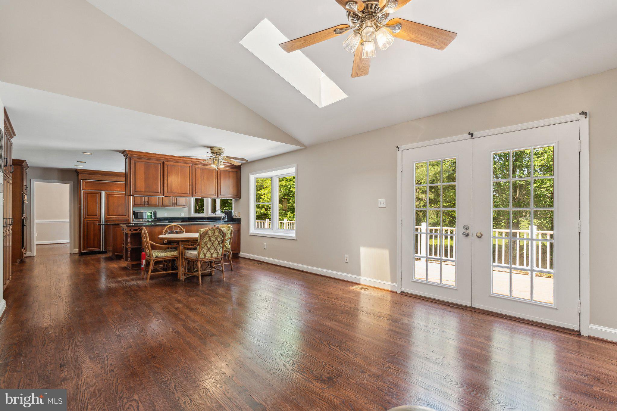 ENGLISH MEADOWS - Residential