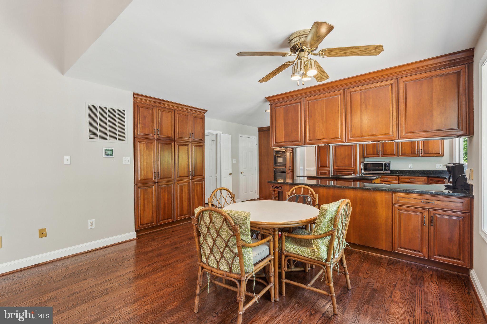 ENGLISH MEADOWS - Residential