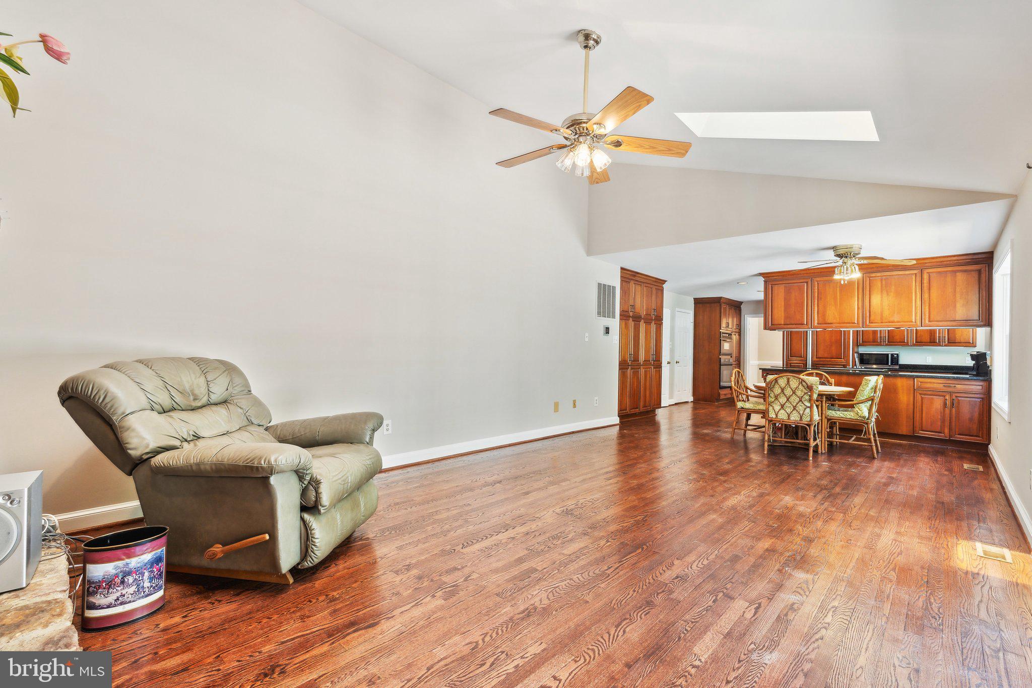 ENGLISH MEADOWS - Residential