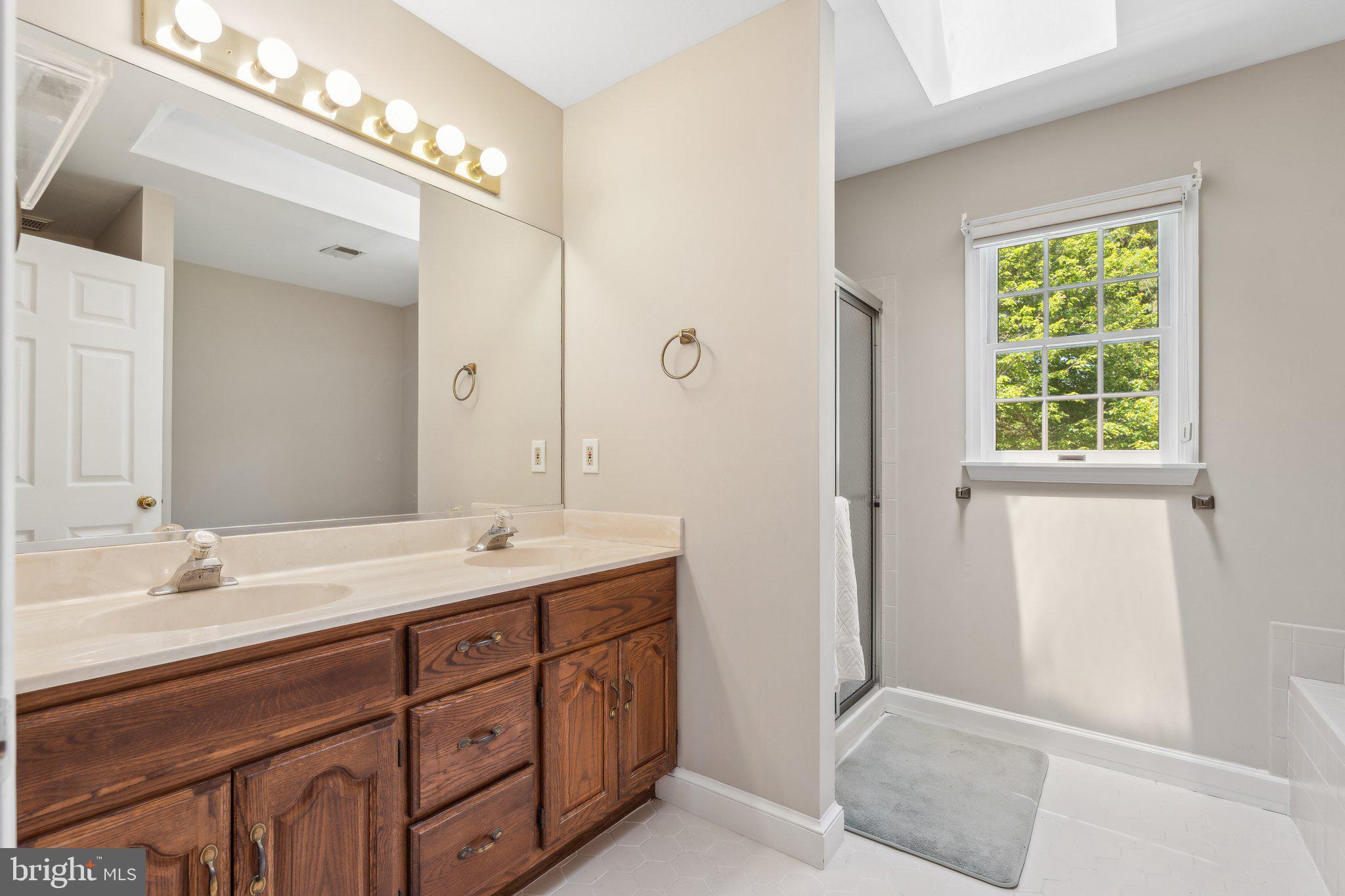 ENGLISH MEADOWS - Residential