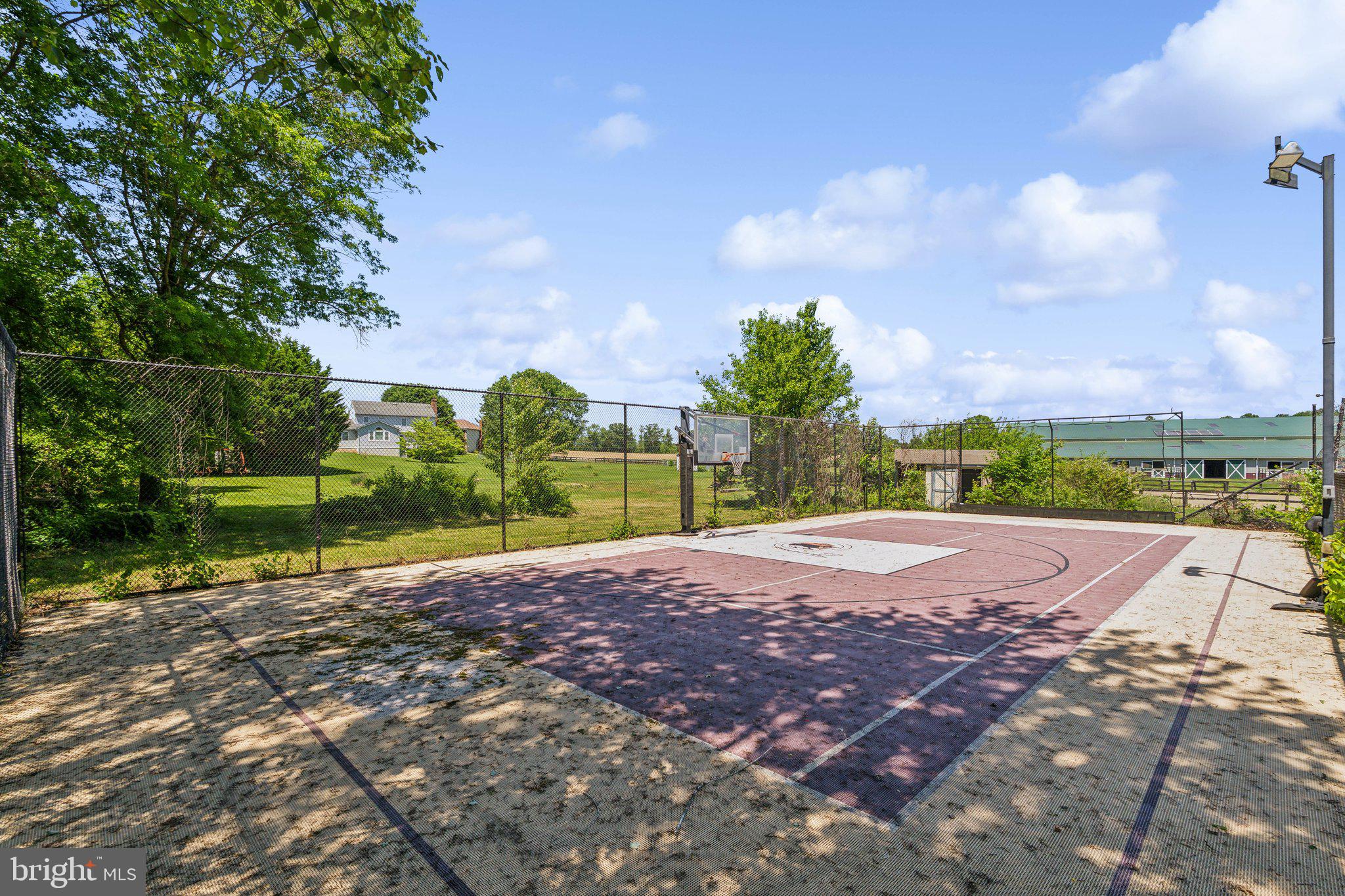 ENGLISH MEADOWS - Residential