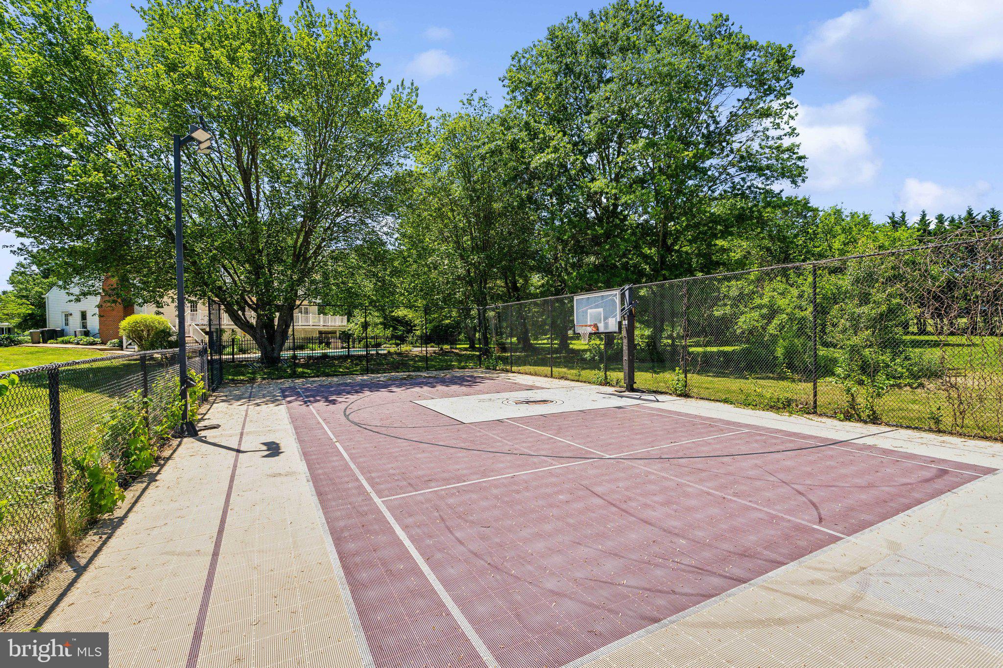 ENGLISH MEADOWS - Residential