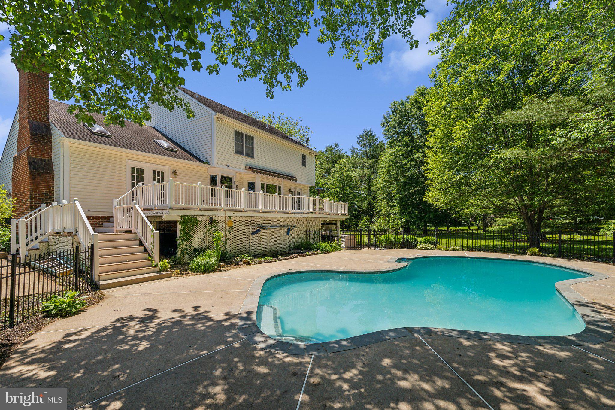 ENGLISH MEADOWS - Residential