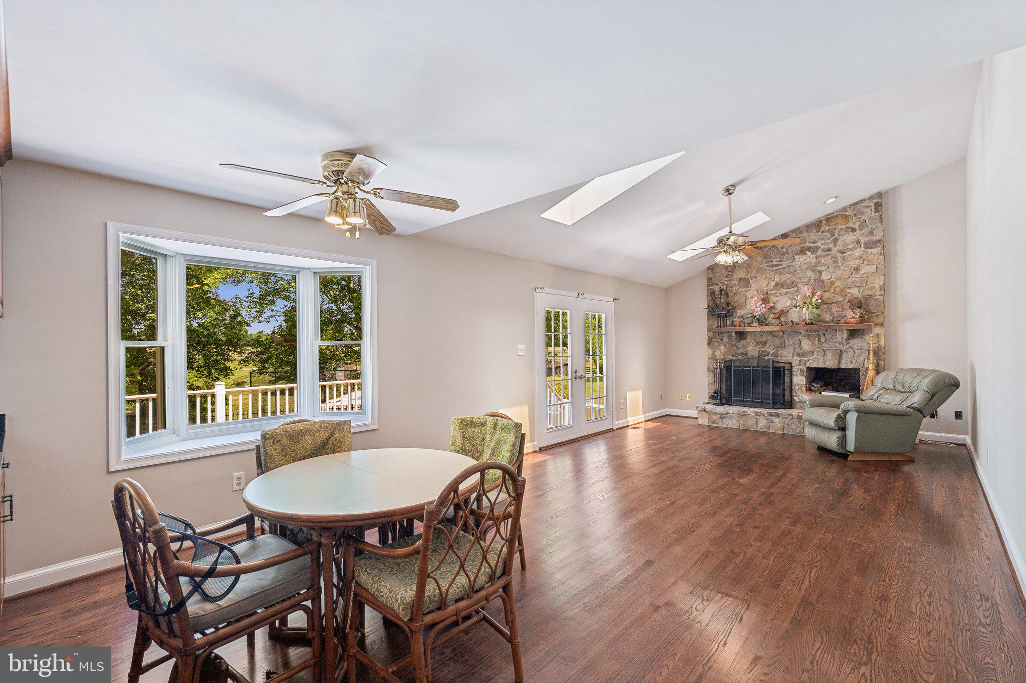 ENGLISH MEADOWS - Residential