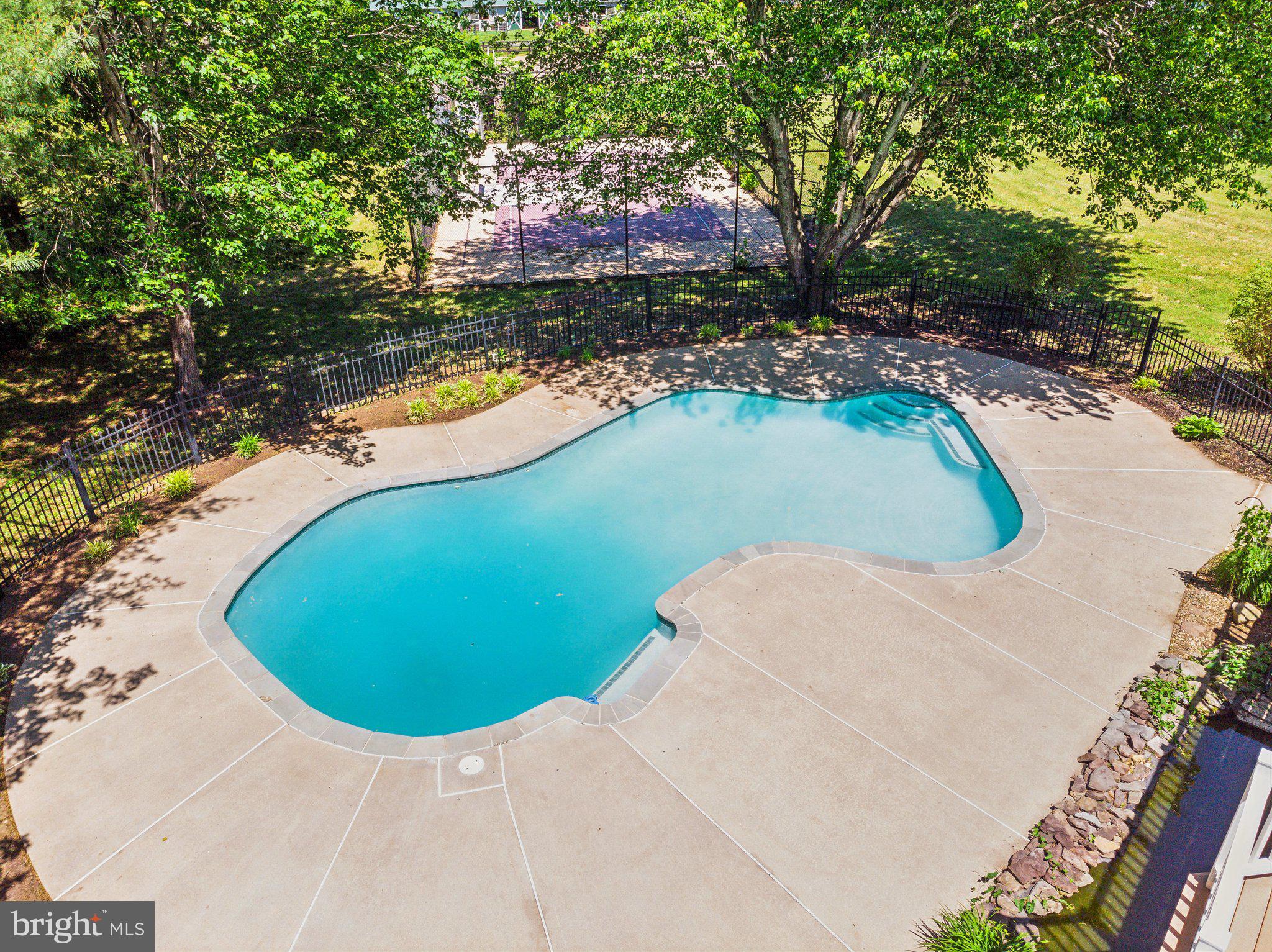 ENGLISH MEADOWS - Residential