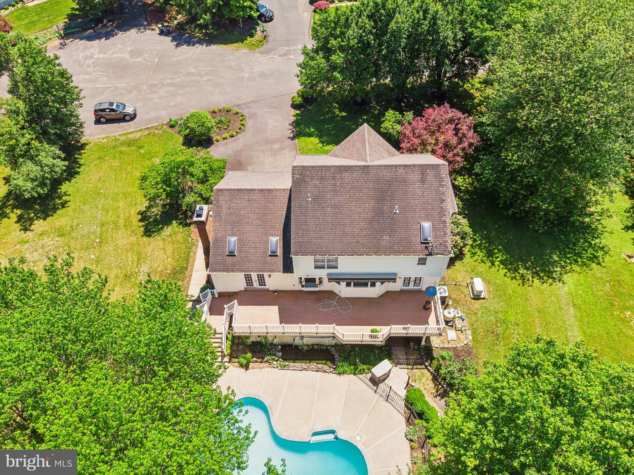 ENGLISH MEADOWS - Residential