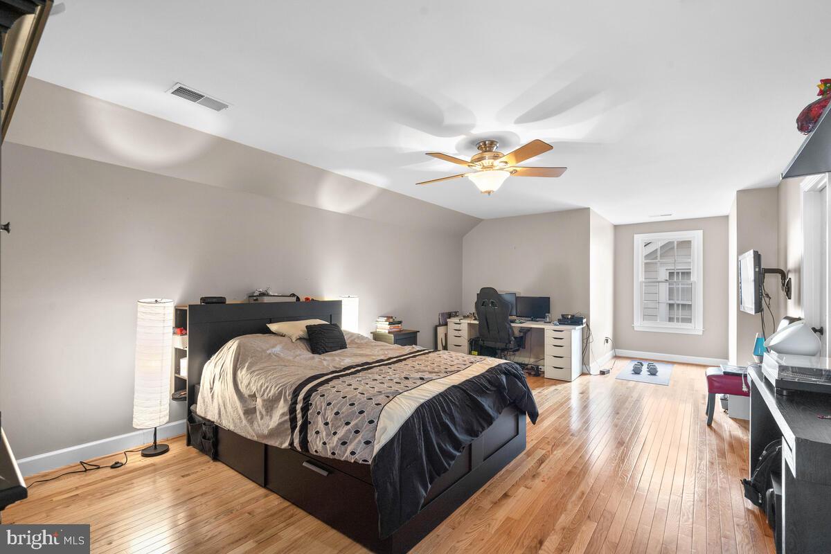 KENTLANDS GATEHOUSE - Residential